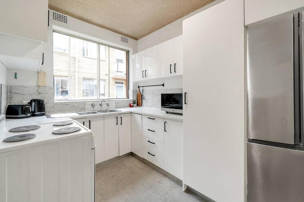 The 2 Bedroom Hurstville Haven Apartment *
